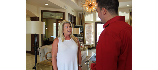 Pest Control Technician speaking with Apartment Manager